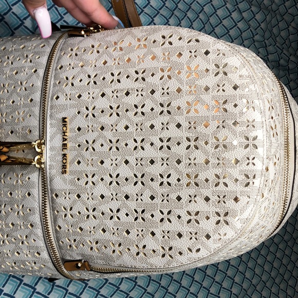 MK bag main image 4